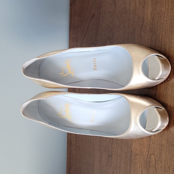 Christian Louboutin gold peep toe pump - Picture 4 of 9